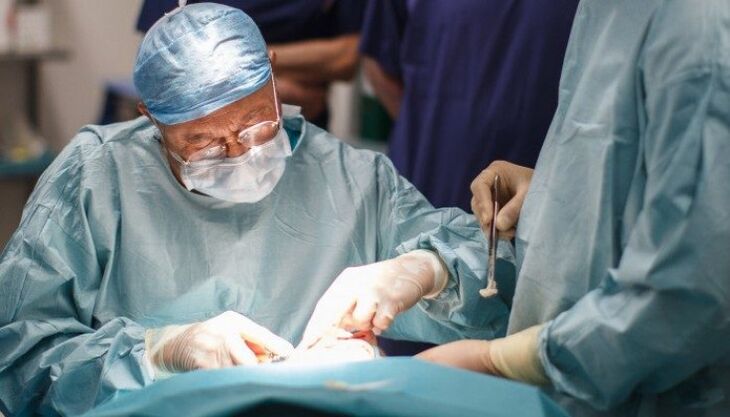 Chirurgie om het glasvocht van het oog te verwijderen (vitrectomie)